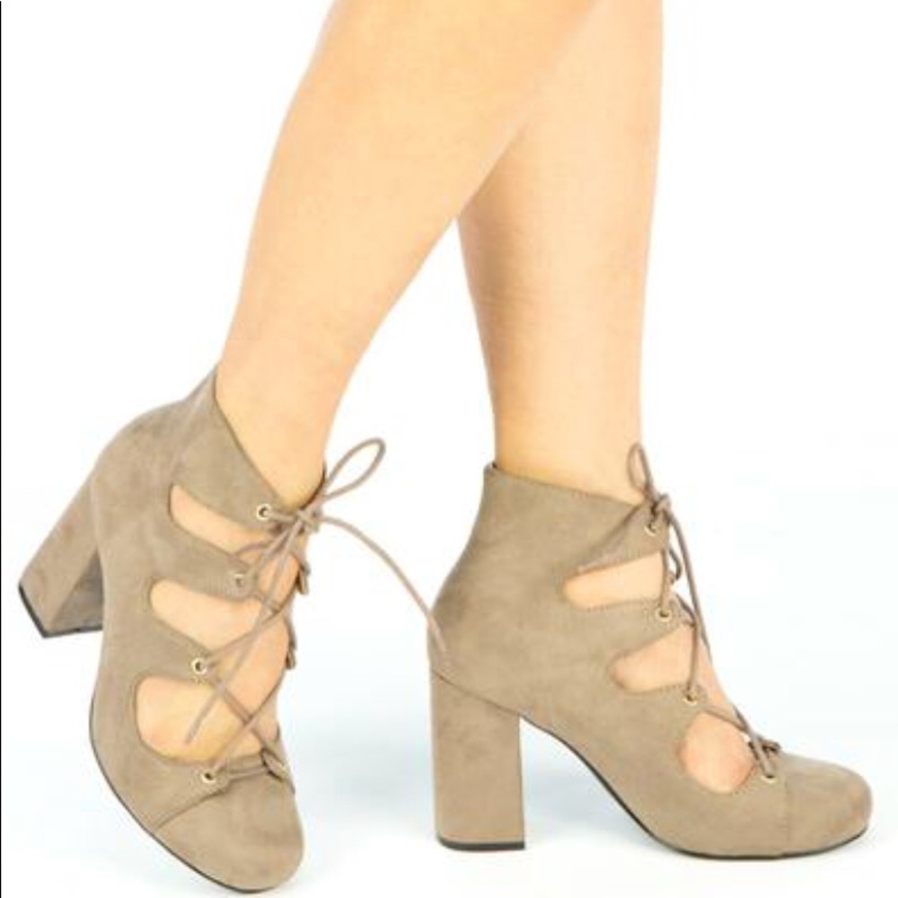 ✨ x3 HP✨ TAUPE BLOCK HEELS